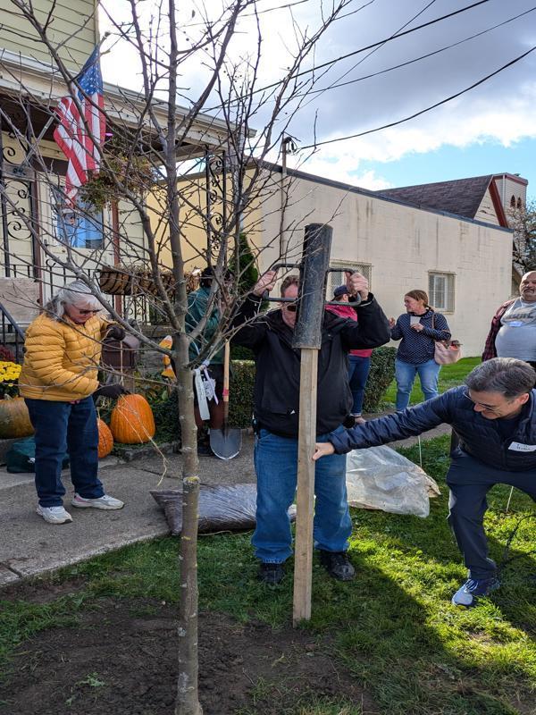 October 26 Tree Planting Workshop -600x800.jpg